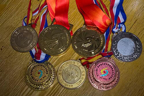 杭州羽毛球男孩拿过两金上过央视 想读职高却