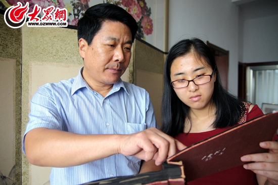 刘军华历时17年收藏抗战文物 总数超过2万件_