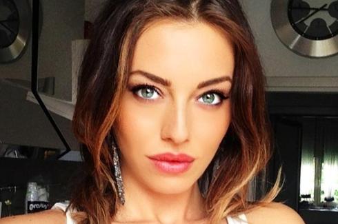 C罗交新女友美貌性感