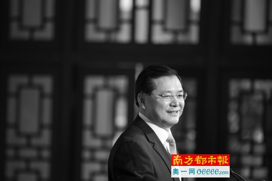 2014年11月28日,时任广州市副市长骆蔚峰出席广州市政府新闻发布会。资料图片