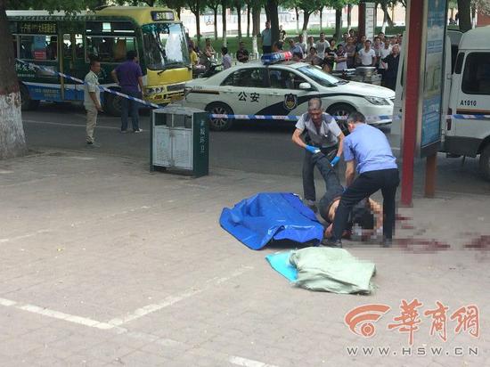 拆迁户当街杀死拆迁办负责人 称与死者有仇