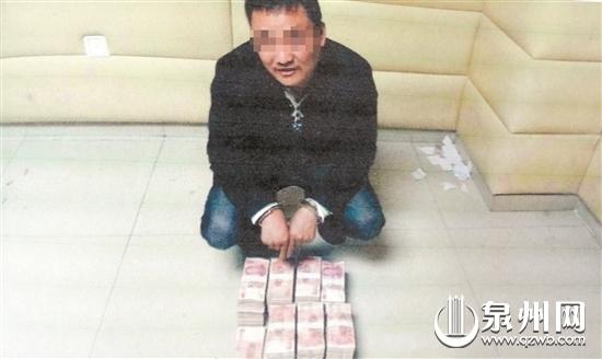 70万元刚勒索到手，曹某就被警方擒住。 