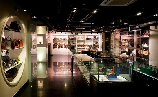 国际奢侈品在华刮起降价风