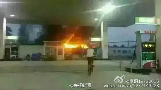 经记者确认，截至目前，此次火灾共造成35人死亡，6人受伤，伤者已全部送医院救治。(央视记者王涛)