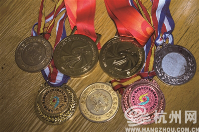 杭州羽毛球冠军读职高被拒后续:博士为其补课