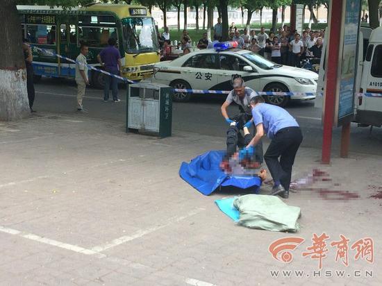 拆迁户当街杀死拆迁办负责人 称与死者有仇