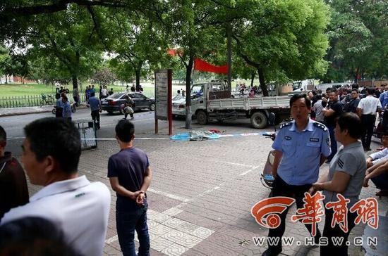 拆迁户当街杀死拆迁办负责人 称与死者有仇