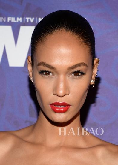 琼·斯莫斯 (Joan Smalls) 红唇妆