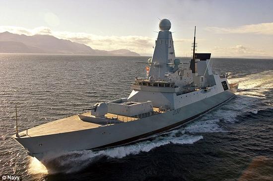 英国皇家海军“勇敢”号驱逐舰，是一种造价10亿英镑(约合15.6亿美元)的新型战舰。借助于科学家研发的新材料，未来的战舰将发生革命性变化，能够在遭受数次打击之后继续漂在水面上