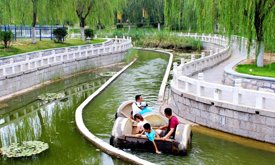不舍天真 到清明上河園重溫童年美夢