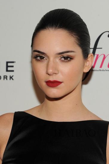 肯达尔·詹娜 (Kendall Jenner) 红唇妆