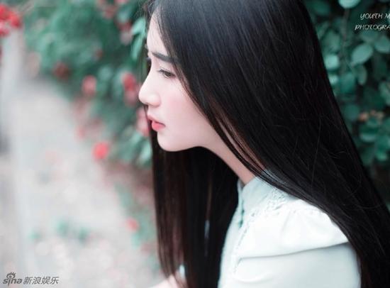 20岁西航女生私照走红 长发飘飘惹人怜爱
