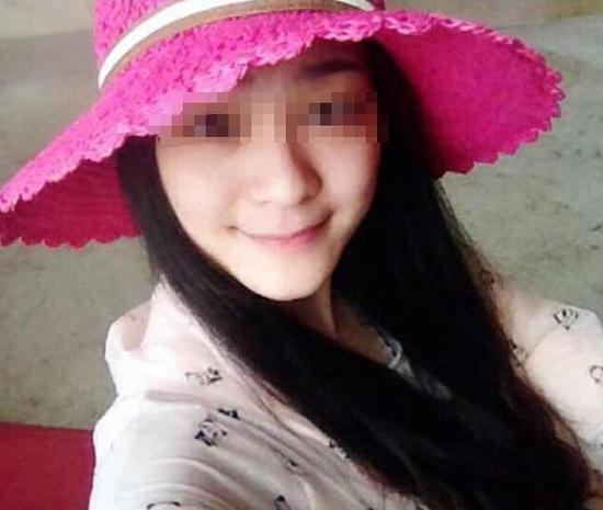 该空姐自拍照