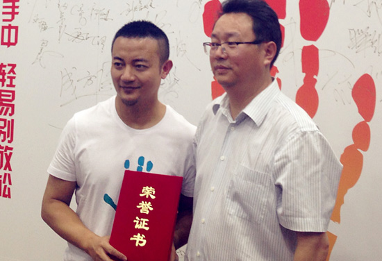 熊汝霖录制禁毒MV 百余歌手助阵《生命》|熊汝霖|禁毒|歌手_新浪娱乐_新浪网