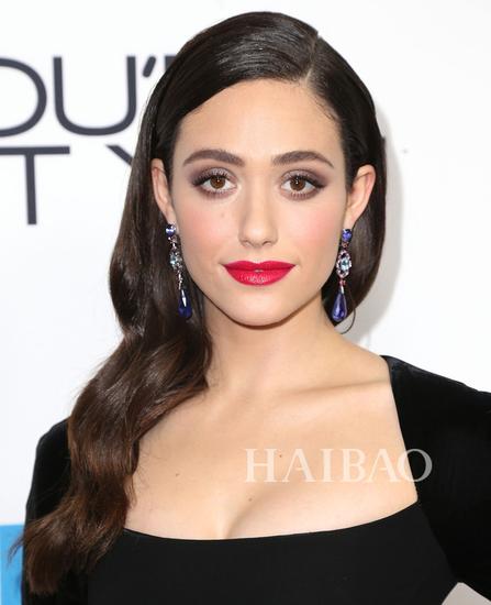 艾米·罗森 (Emmy Rossum) 红唇妆