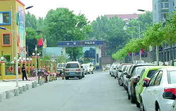 凯旋新城东区东门外这条道路为开发商所建,尚未移交。