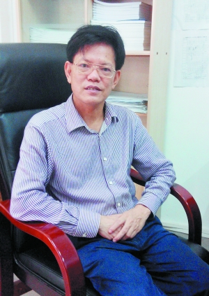 在“高考访谈”活动中,张敏强教授回答考生和家长提出的问题。信息时报记者 巢晓 摄