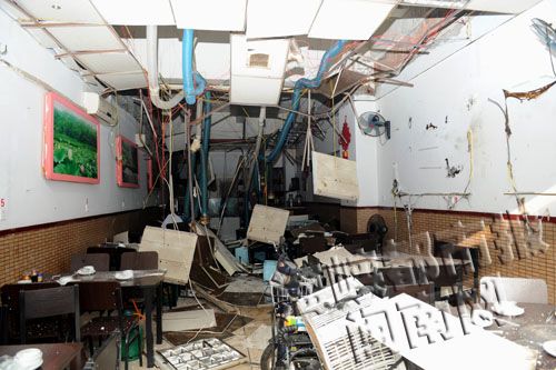 火锅店内一片狼藉