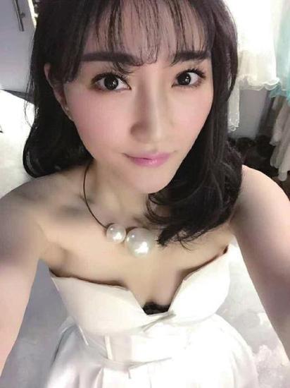 四川美女老师走红 清纯甜美课堂爆满