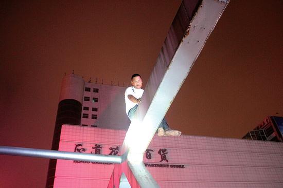 鄭州男子連跳三次橋輕生