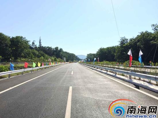 已经建成的屯琼高速公路 (南海网记者高鹏摄)