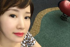 阔太李念30岁生日晒靓照 皮肤白皙似少女