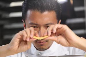 谢霆锋要卖曲奇募捐 将做公益变成习惯