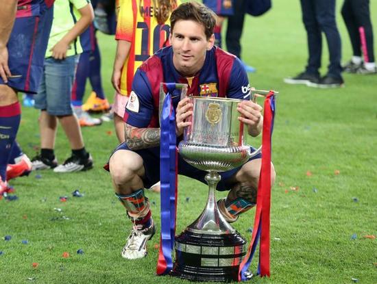 梅西合影国王杯冠军