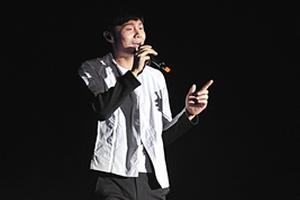 李荣浩首场个唱歌迷反响热烈 翻唱周杰伦
