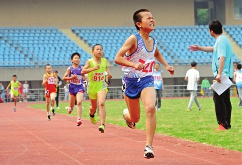 苏州小学生百米跑出12秒18
