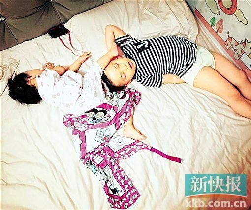 小花生米和小米非常要好,睡觉都要黏在一起。