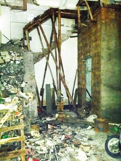 消防员坠楼牺牲后续:获救女孩全家铭记救命之