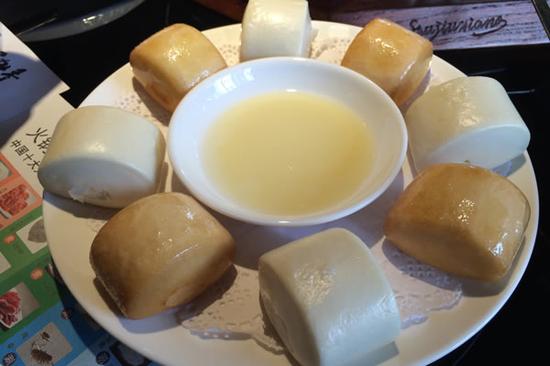 金银馒头,可配上炼乳食用