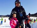高晓松陪女儿滑雪