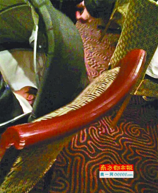 小三在伦敦高调巡街，12天大的女儿随之曝光。