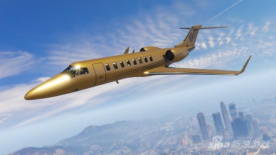 飞翔在洛都上空的金色飞机“Buckingham Luxor Deluxe”