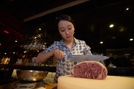 拜餐饮大师学厨艺 每天杀鸡鸭鱼上百只
