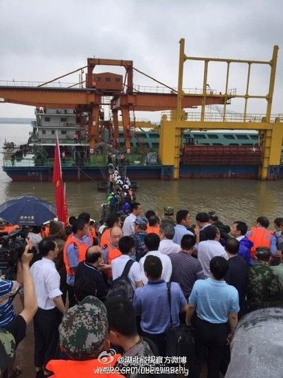 李克强到达客轮救援现场