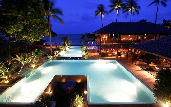 Anantara Rasananda -The_resort_at_night