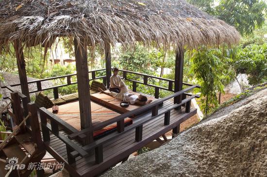 Anantara Rasananda -Outdoor_Massage_Sala