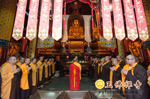 上海玉佛禅寺为“东方之星”客轮翻船事故祈福