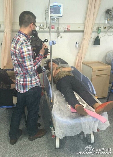 闵行12路公交车在徐浦大桥撞隔离栏 21人受伤