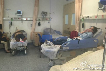 闵行12路公交车在徐浦大桥撞隔离栏 21人受伤