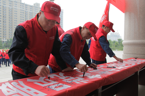靈寶市供電公司舉行共產黨員服務隊授旗儀式
