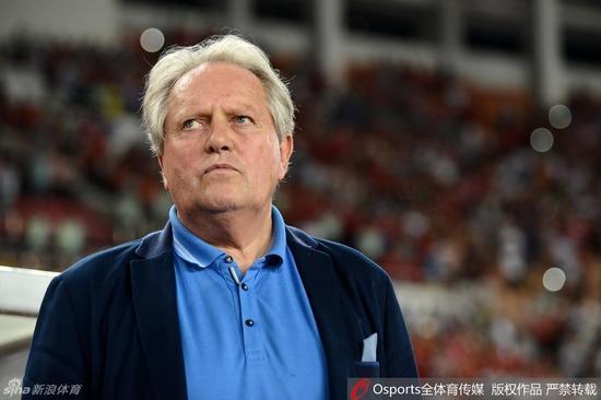 阿里汉缺席发布会 王霄肯定球队表现谈二次转