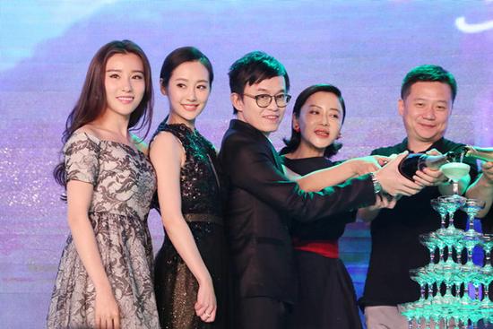 《花千骨》鲍天琦赵丽颖仙蜜情深 |赵丽颖|鲍天琦|闺蜜_新浪娱乐_新浪网