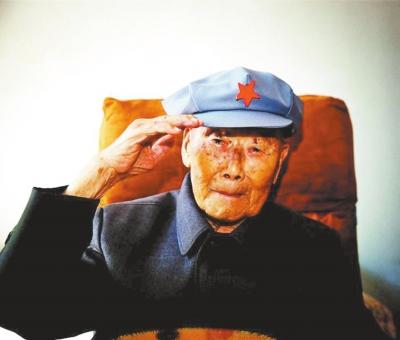 罗明榜生前照片，老人1910年生，20岁参加红军，1955年退伍