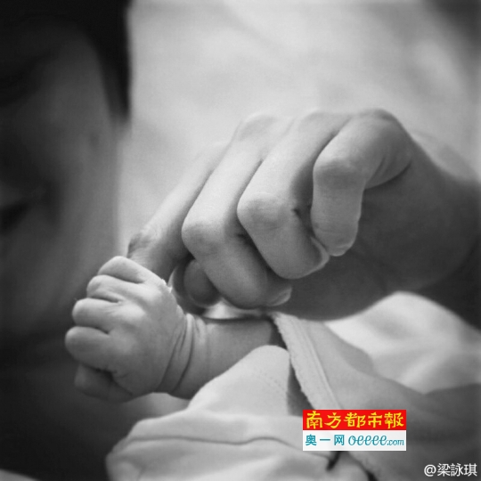 梁咏琪：小天使终于降临到我们的身边！