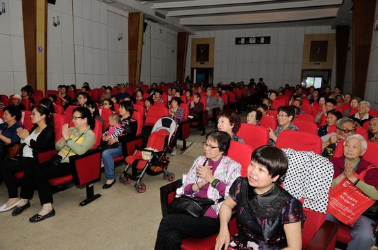 聚汇 百位白血病家庭环境治理慈善公益活动正