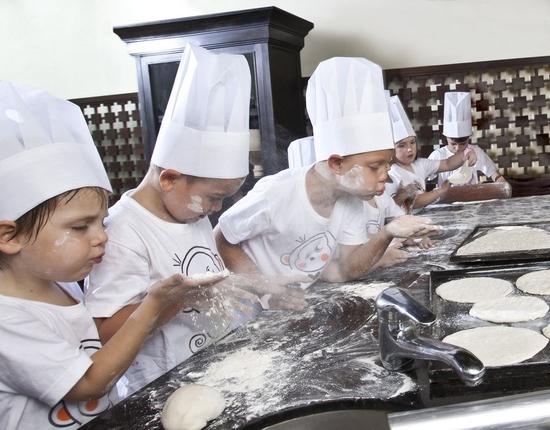 Anantara Bophut - Children's_Making_Pizza_Class